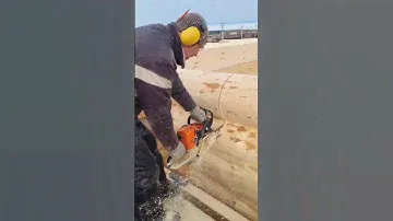 разметка и выпиливание дверного проёма #бани #дома #ручнаярубка #кедр #деревянныйдом #russia