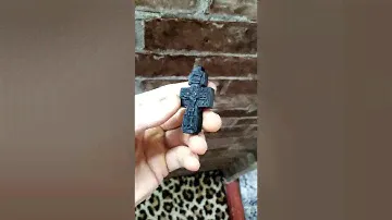 Нательные крестики из дерева.